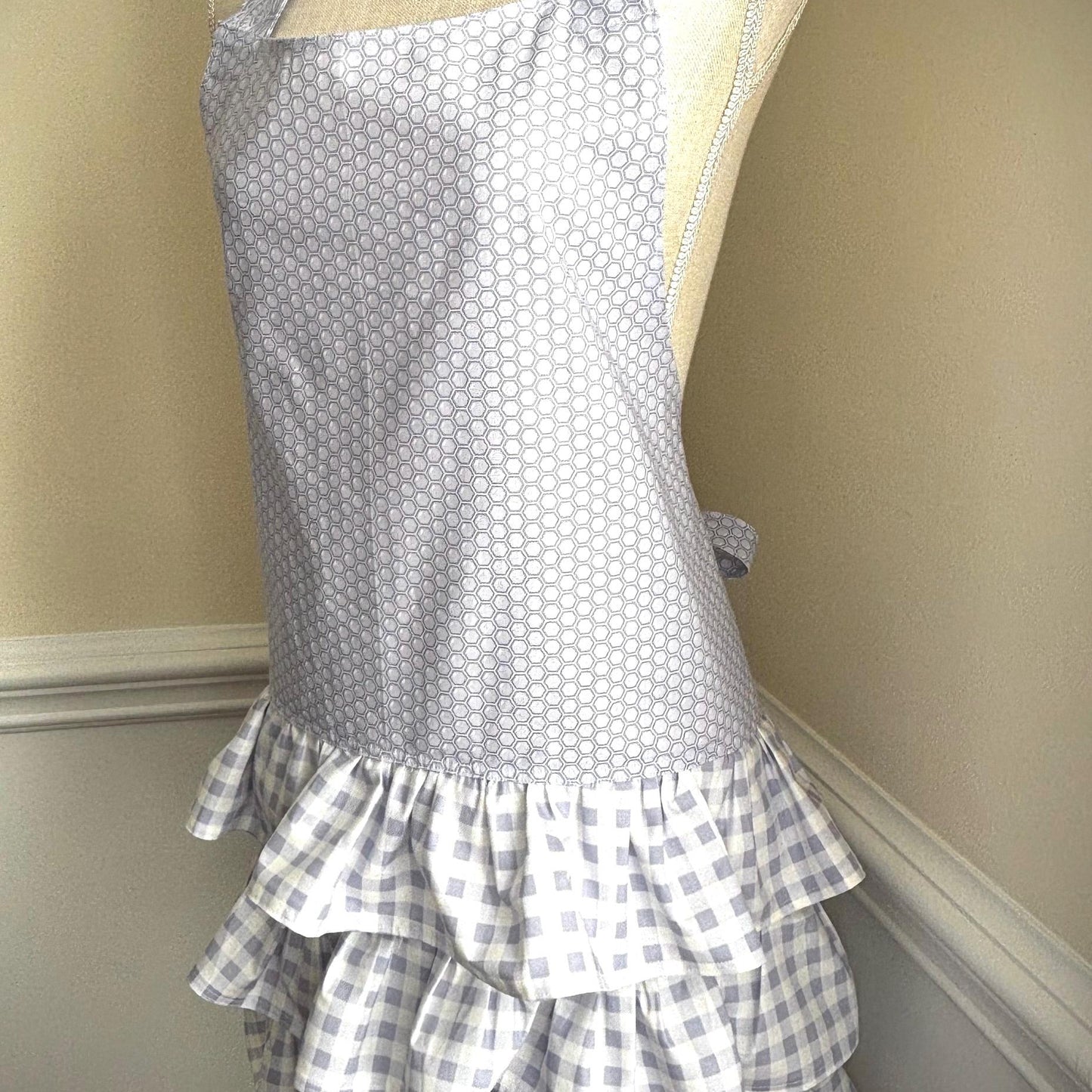 Purple Floral Ruffled Apron – Elegant Kitchen Apron for Baking, Cooking, Gift Giving